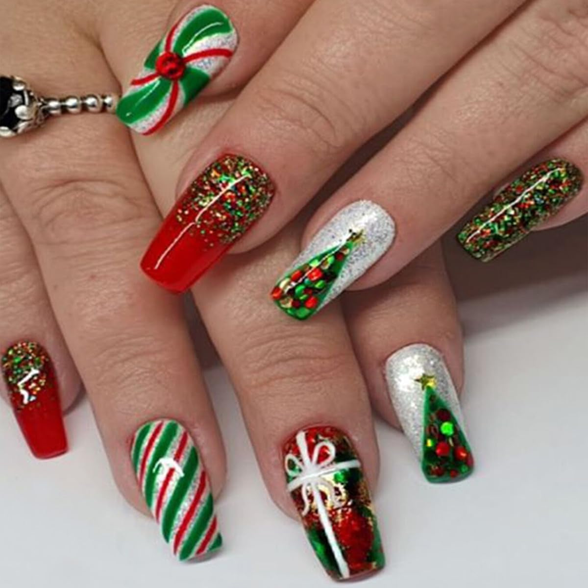 24Pcs Christmas Press on Nails Medium Square -  Colorful Fake Nails Coffin False Nails Press Ons Nail Art Tips with Glitter Bow Stripes Design Green Acrylic Nail Kit for Women Christmas Decor