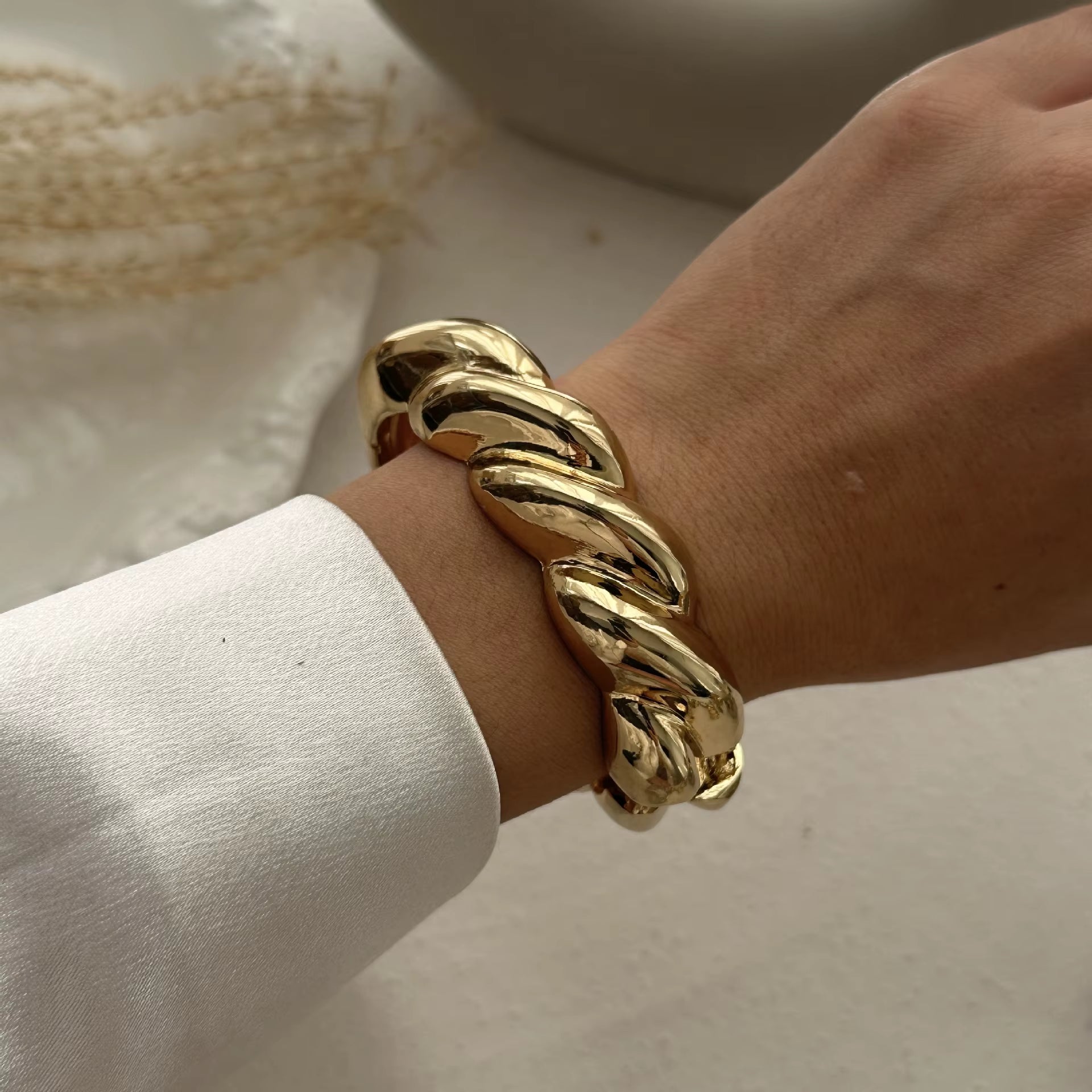 Punk Hip Hop Irregular Water Drop Cuff Wide Bangles Vintage Gold Color Geometric Spring Bangles Women Bracelets Pulseras Jewelry